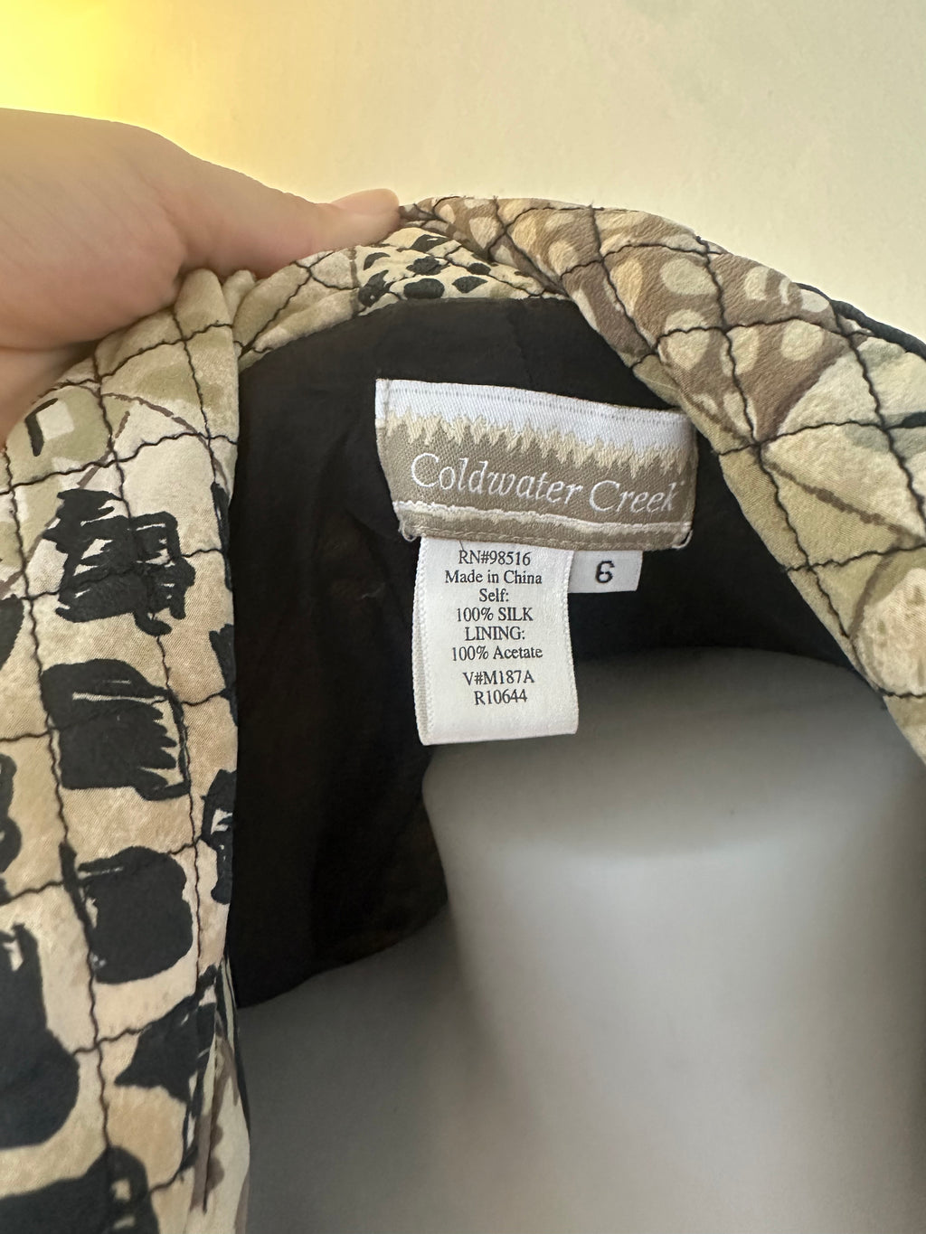 Vintage Silk Quilted Jacket With Zipper Closure And Button Cuffs | Women’s 6