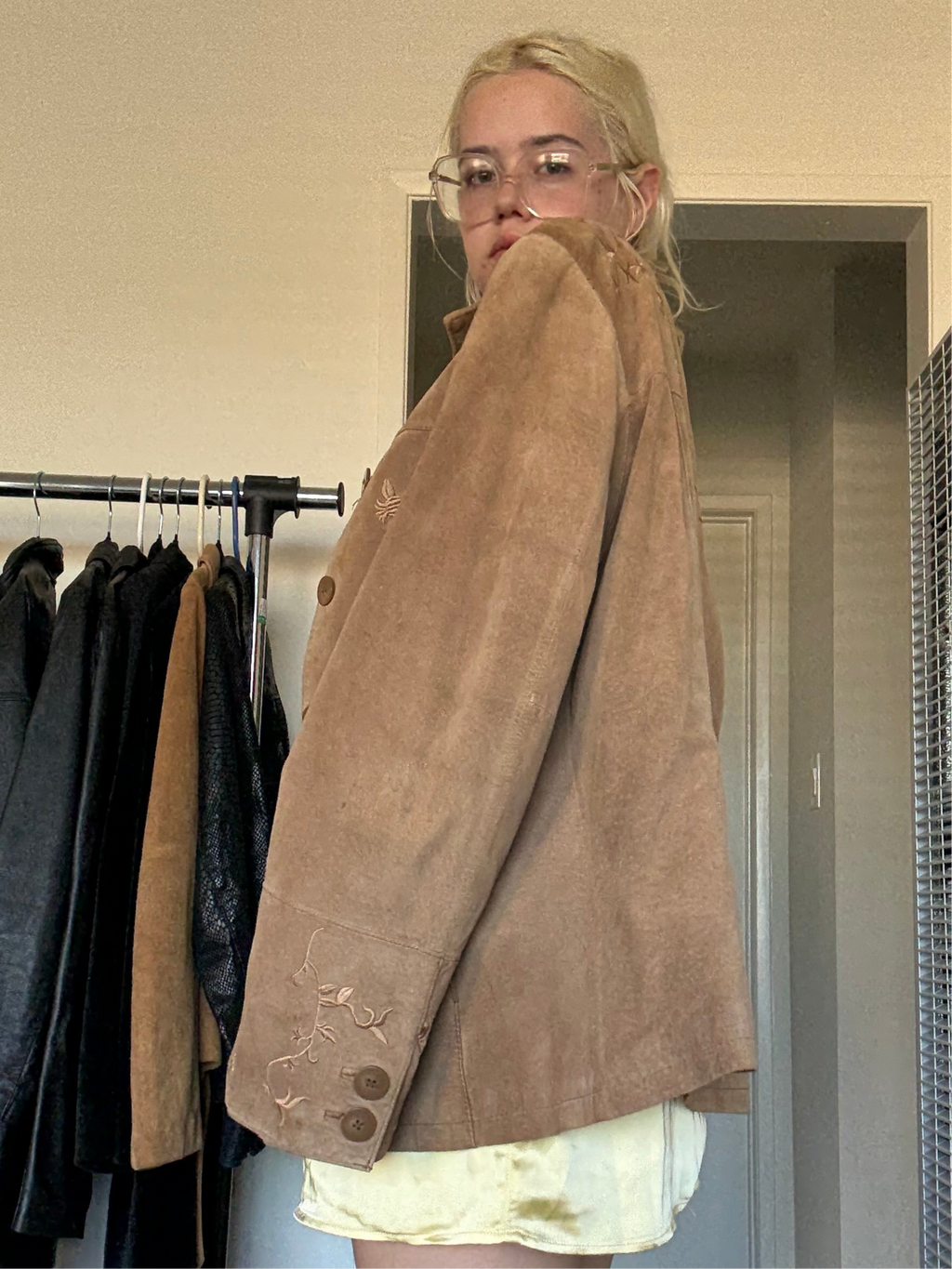 Vtg Suede embroidered jacket