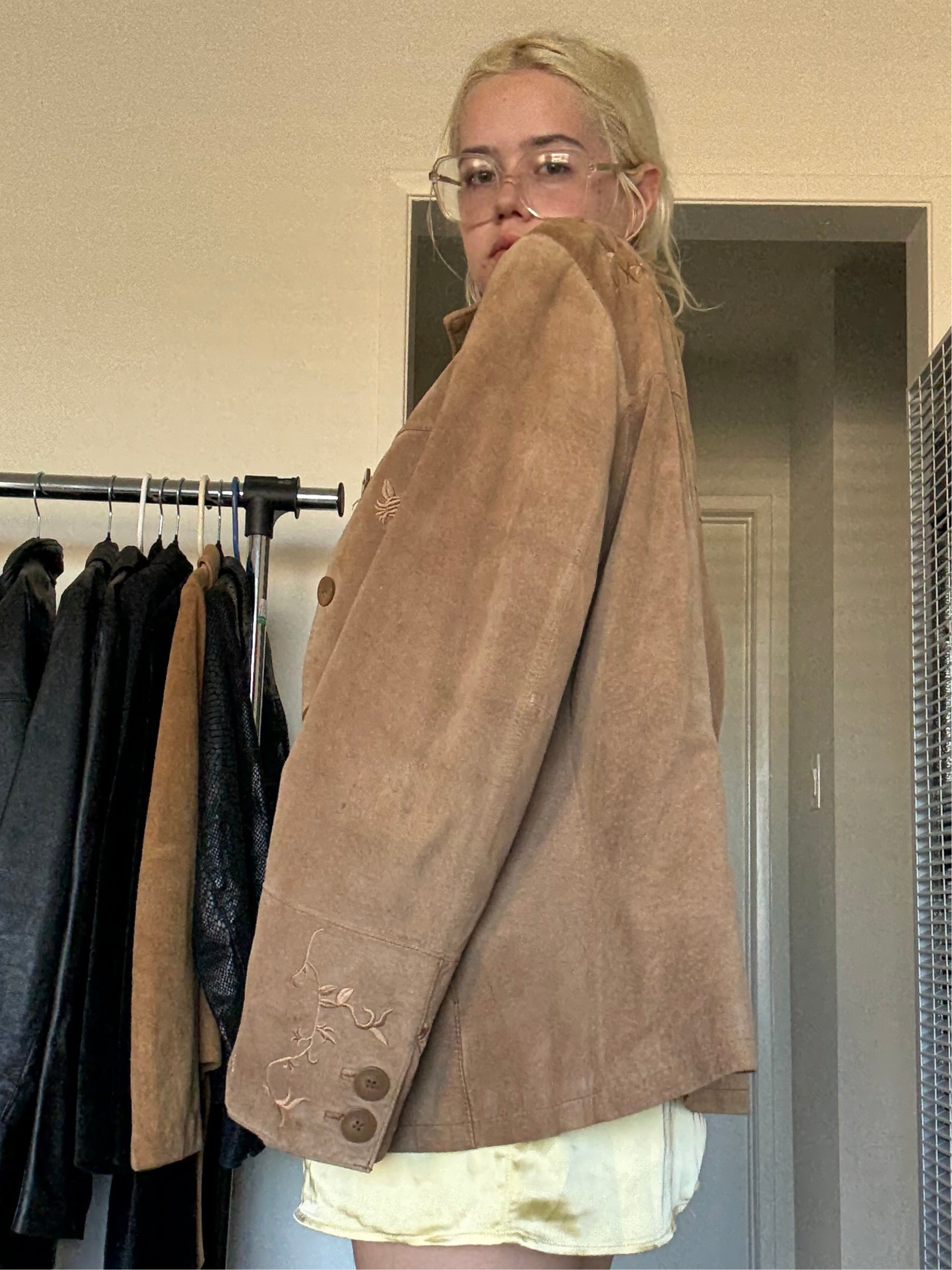 Vtg Suede embroidered jacket