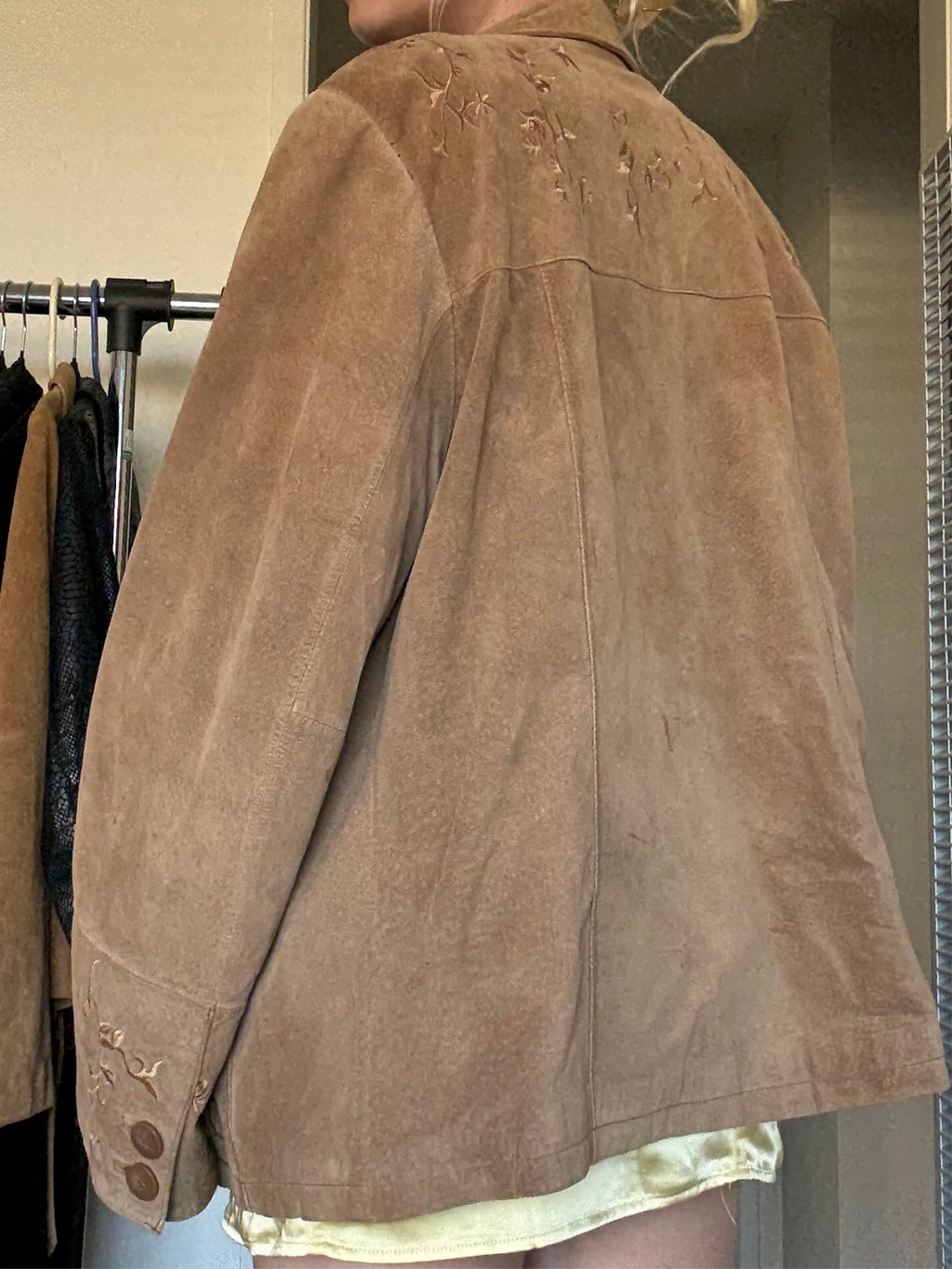 Vtg Suede embroidered jacket