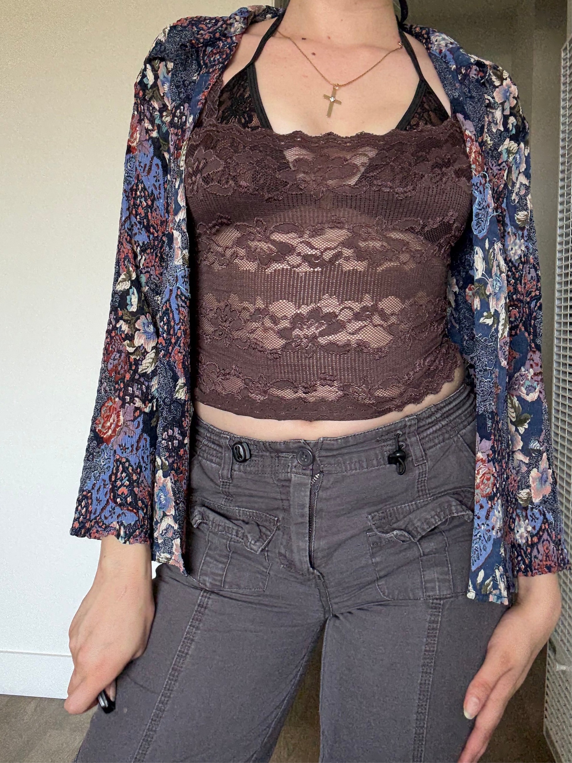 Beautiful vintage ALBERTO MAKAIL floral lace top | size XL