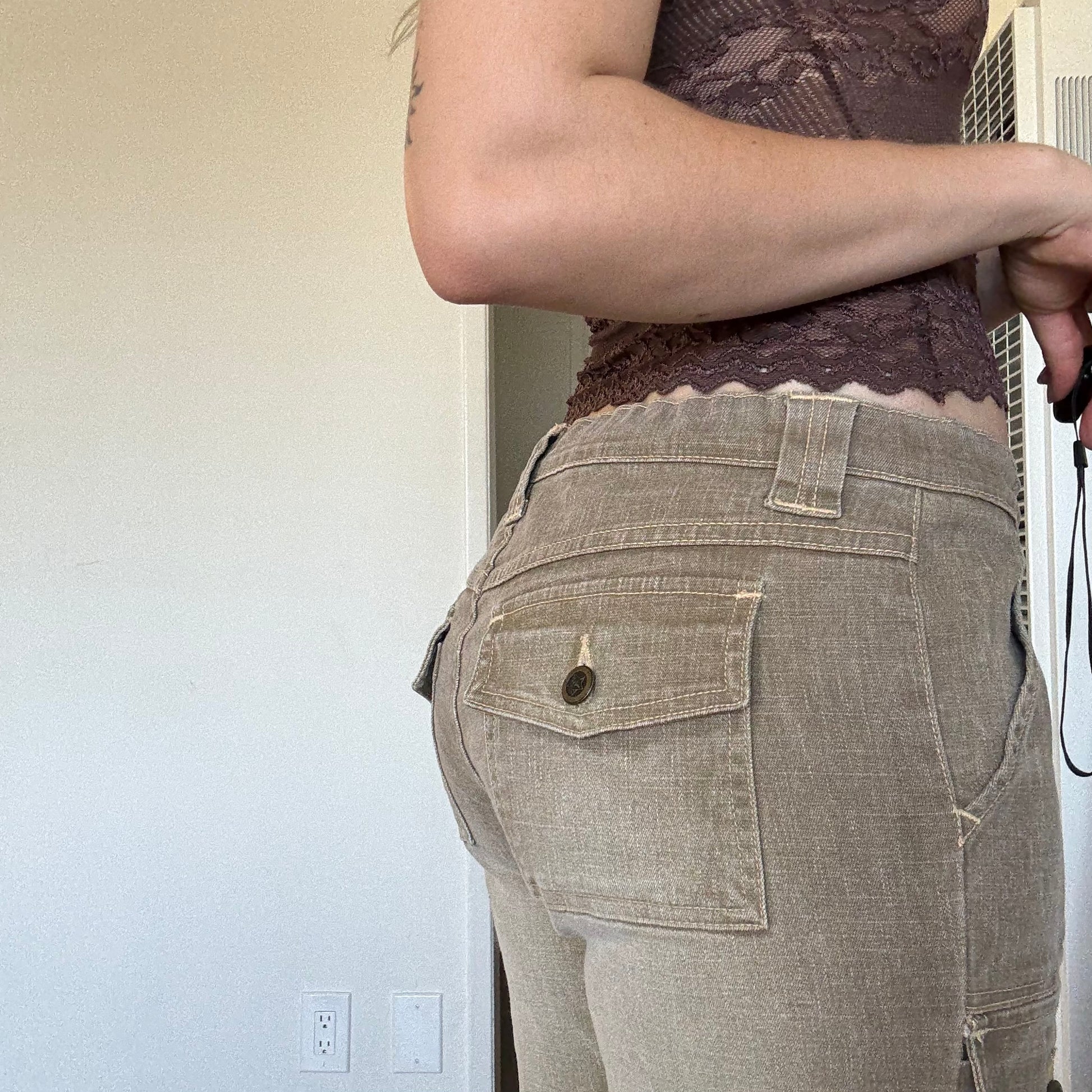 Tan and cream cargo pants | #y2k #lowrise