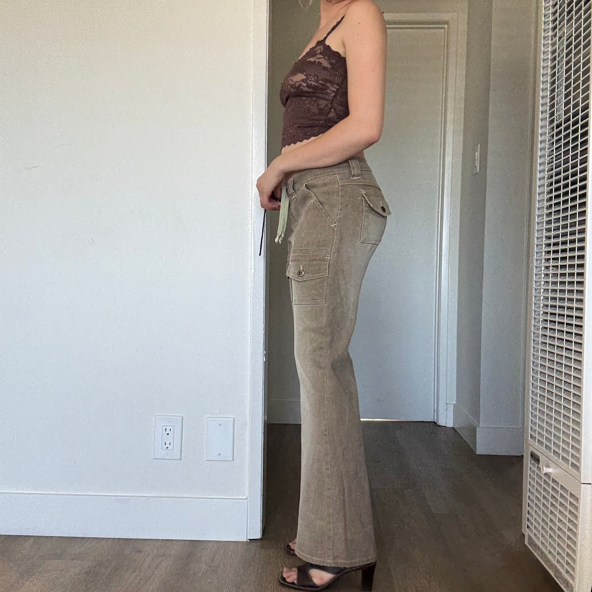 Tan and cream cargo pants | #y2k #lowrise