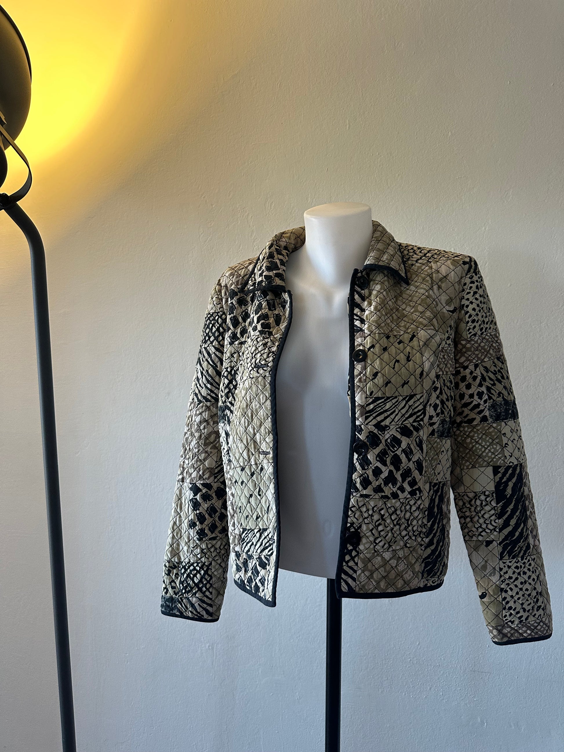 Vintage Silk Quilted Jacket With Zipper Closure And Button Cuffs | Women’s 6